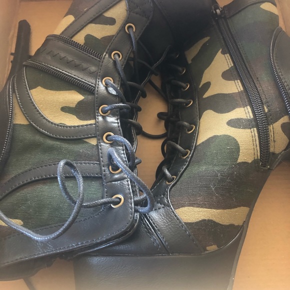 Women’s boots - Picture 2 of 3